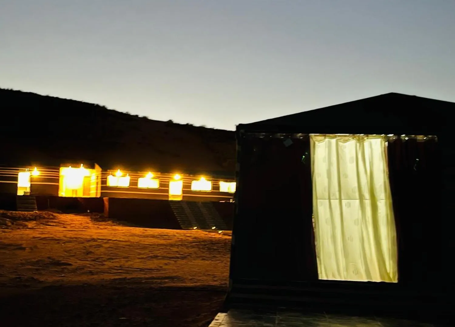 Hotel Wadi Rum Camp Stars & Jeep Tour