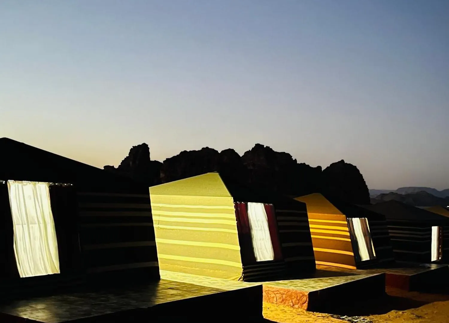 Hotel Wadi Rum Camp Stars & Jeep Tour